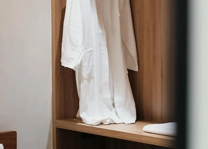 The Kin House - Poblacion Botique Apartamento Manila