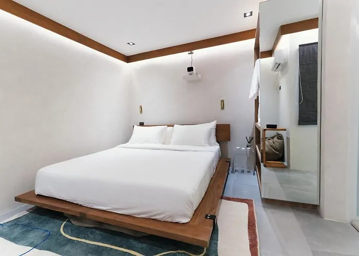 The Kin House - Poblacion Botique Manila