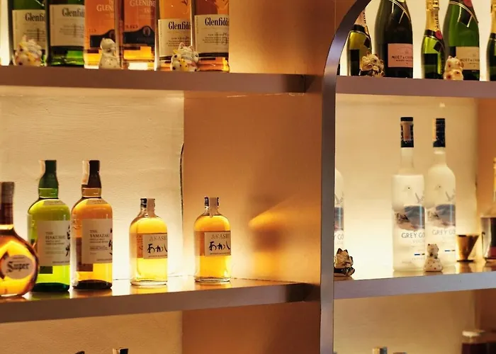 The Kin House - Poblacion Botique * Manila